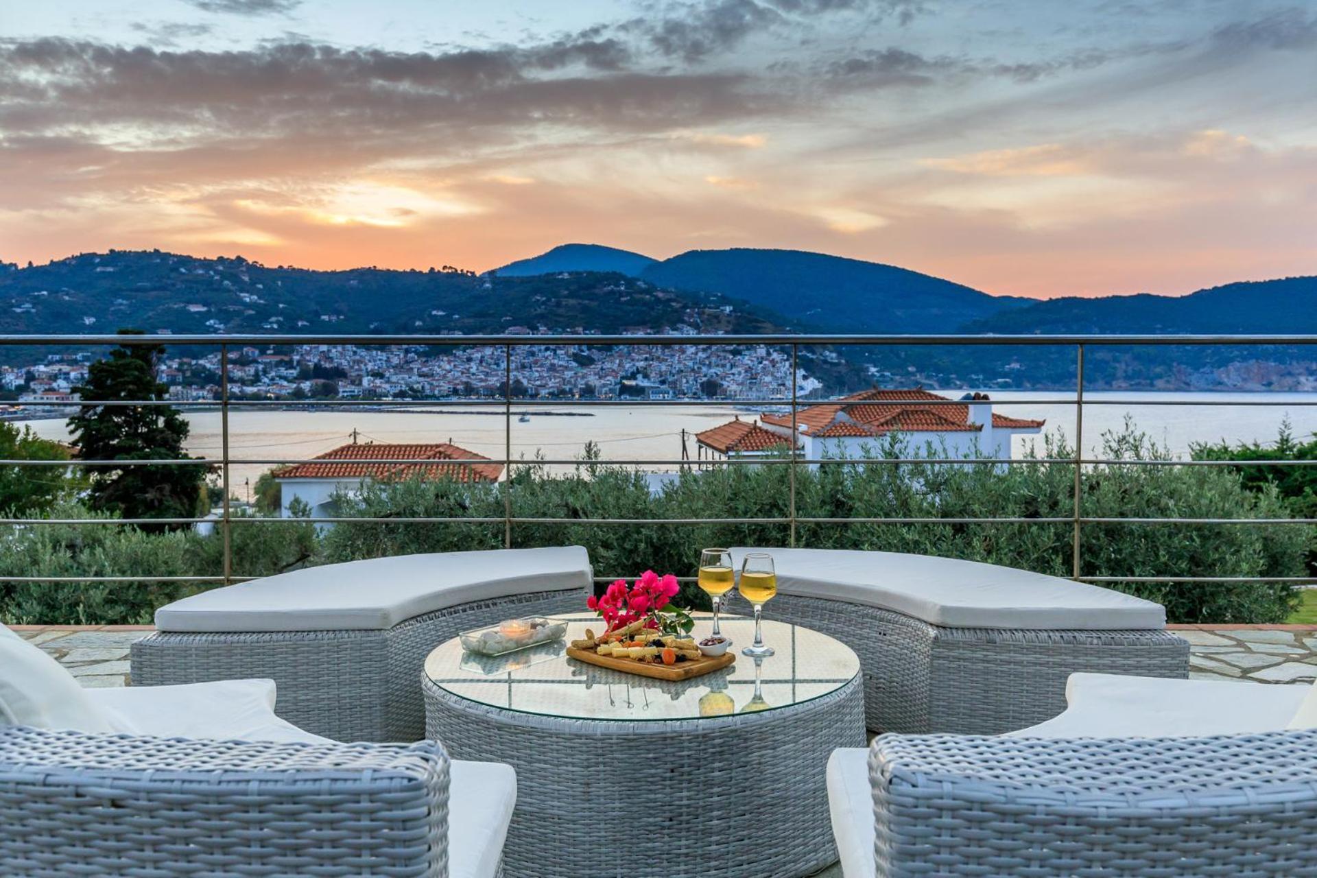 Ourania Studios & Apartments Skopelos Town Exterior photo