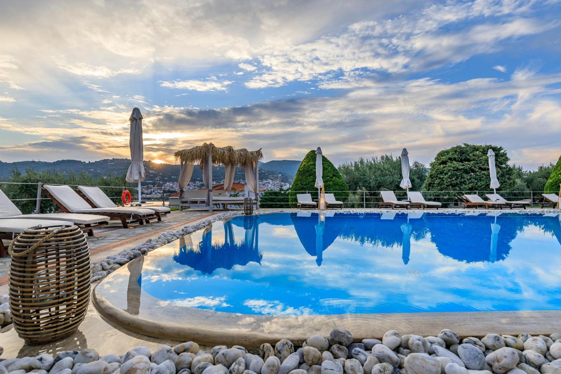 Ourania Studios & Apartments Skopelos Town Exterior photo