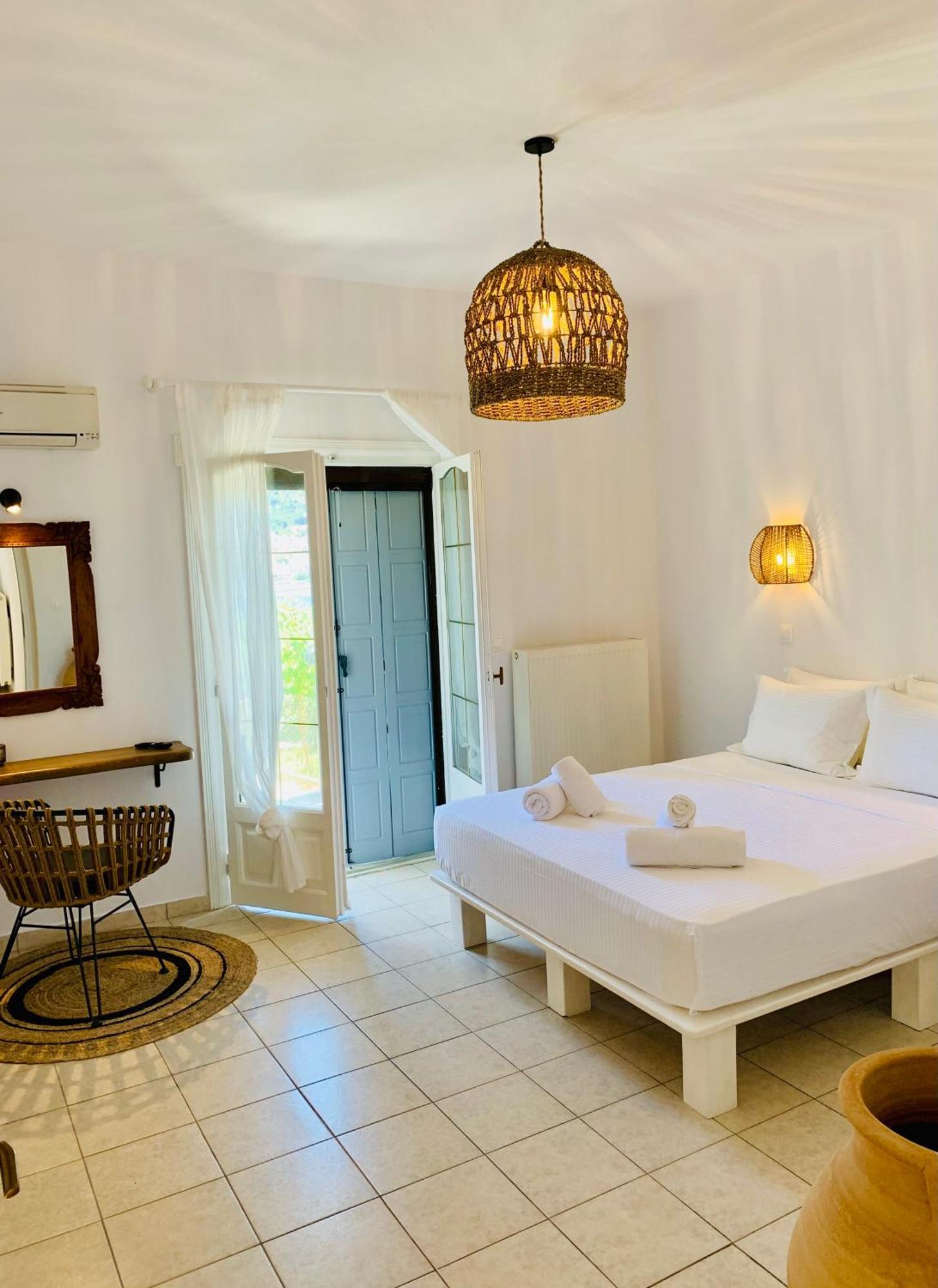 Ourania Studios & Apartments Skopelos Town Exterior photo
