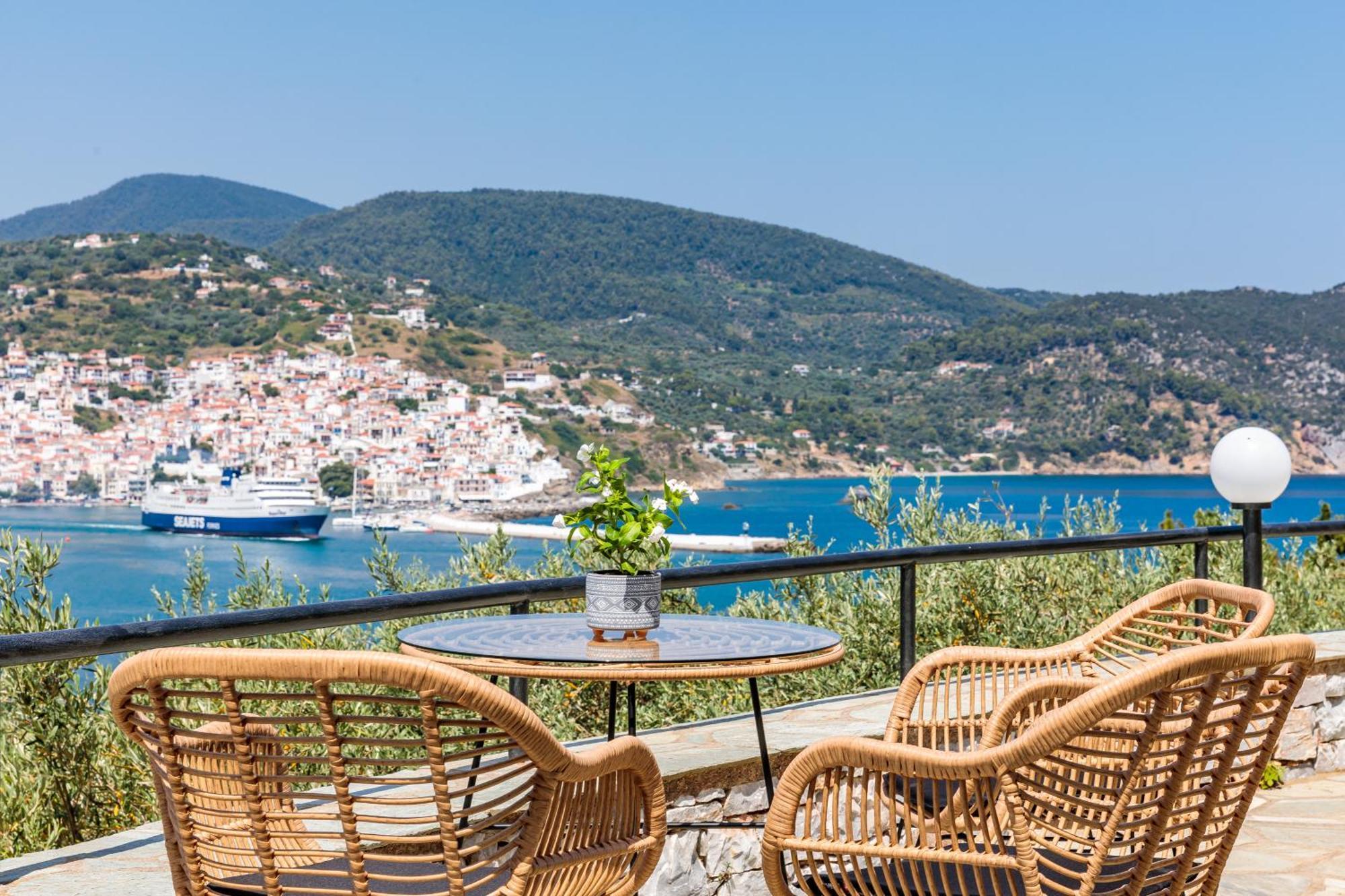 Ourania Studios & Apartments Skopelos Town Exterior photo